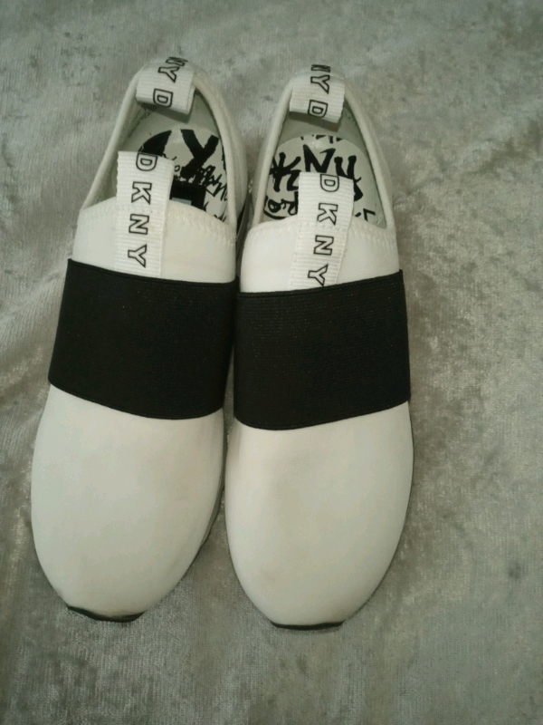 dkny trainers size 4